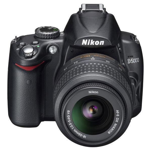 Reflex D5000 - Noir + Nikon Nikon Nikkor AF-S DX VR 18-55 mm f/3.5-5.6 + Nikon Nikkor AF-S VR DX 55-200 mm f/4-5.6G ED f/3.5-5.6 + f/4-5.6G ED Reconditionné - Nikon reconditionné disponible sur Backmarket