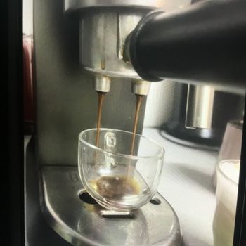 Machine à café espresso delonghi dedica - Très bon état sur Beebs