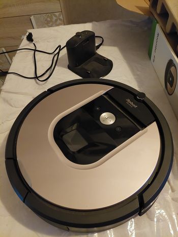 Aspirateur robot Roomba 976 - Très bon état sur Beebs