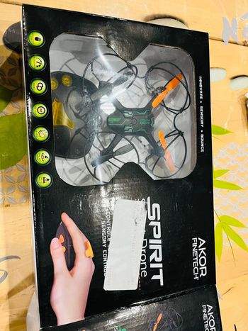 Drone avec manette sensorielle neuf - Comme neuf sur Beebs