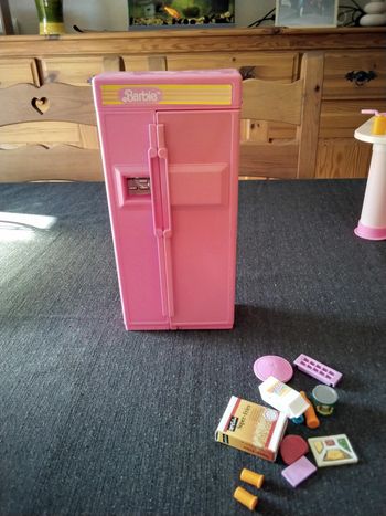 Frigo barbie vintage année 90 - Très bon état sur Beebs