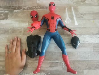 Spiderman sonore lanceur de toiles - Comme neuf sur Beebs