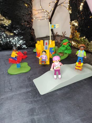 Parc de jeux avec enfants playmobil