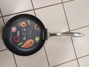 Poêle Inox antiadhésive diam 24 cm - Comme neuf sur Beebs