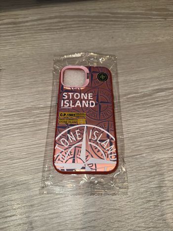 Coque stone island iPhone 15 - Comme neuf sur Beebs