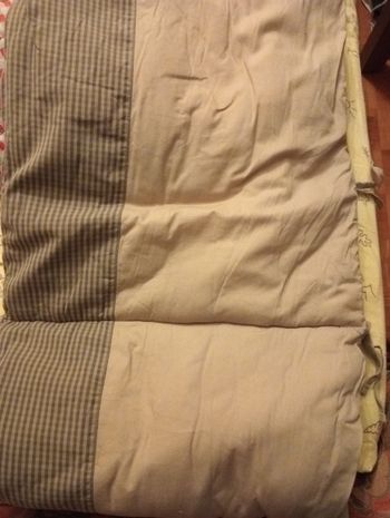 Pourtour lit d'enfant BB. Gris et petits carreaux. bon état. Du pareil au même