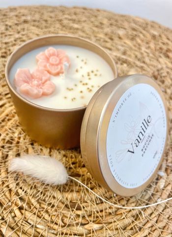 Bougie La douce Vanille écrin en métal doré . Idée cadeau