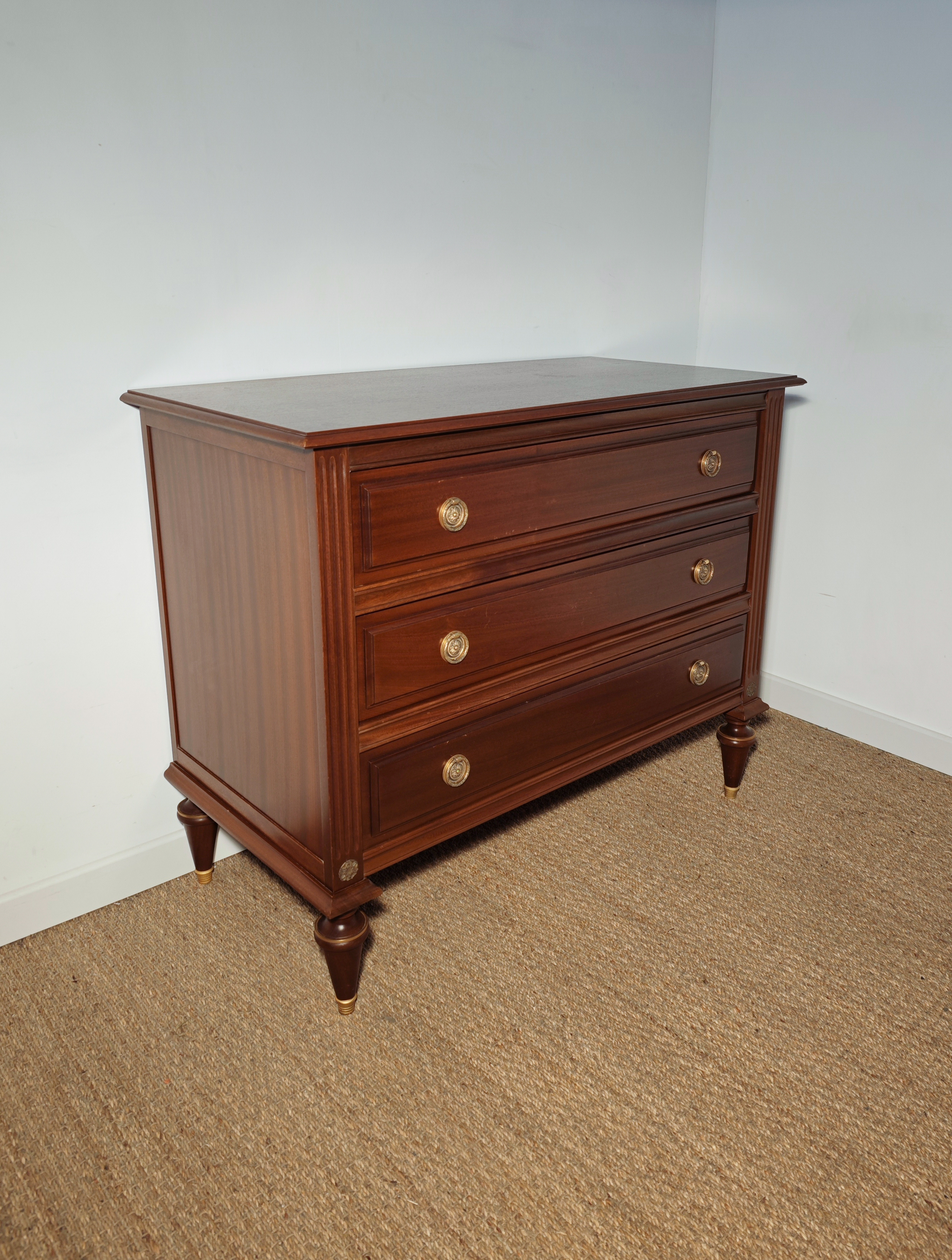 Commode en bois vintage