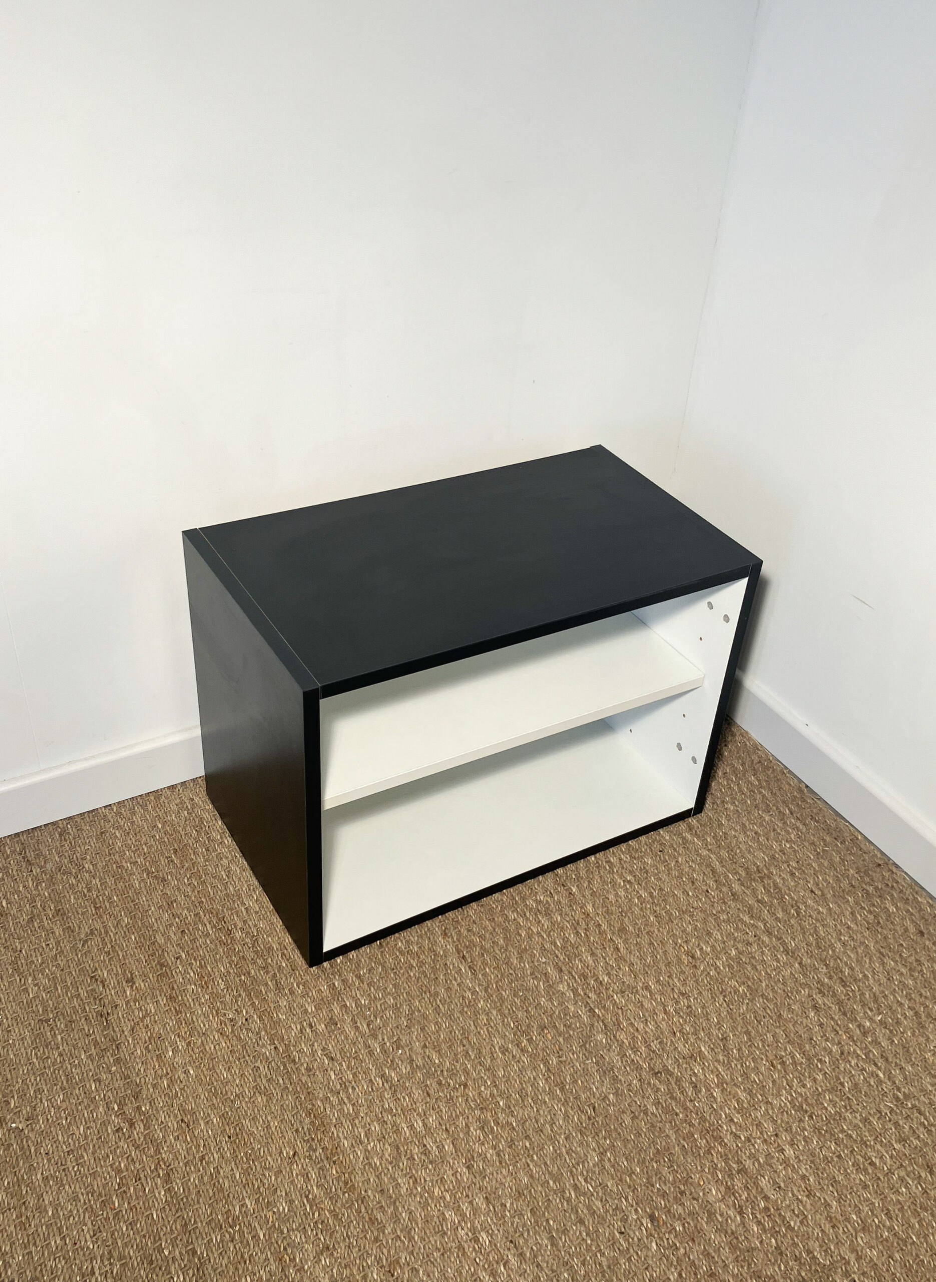 Meuble TV/ Petit caisson noir et blanc