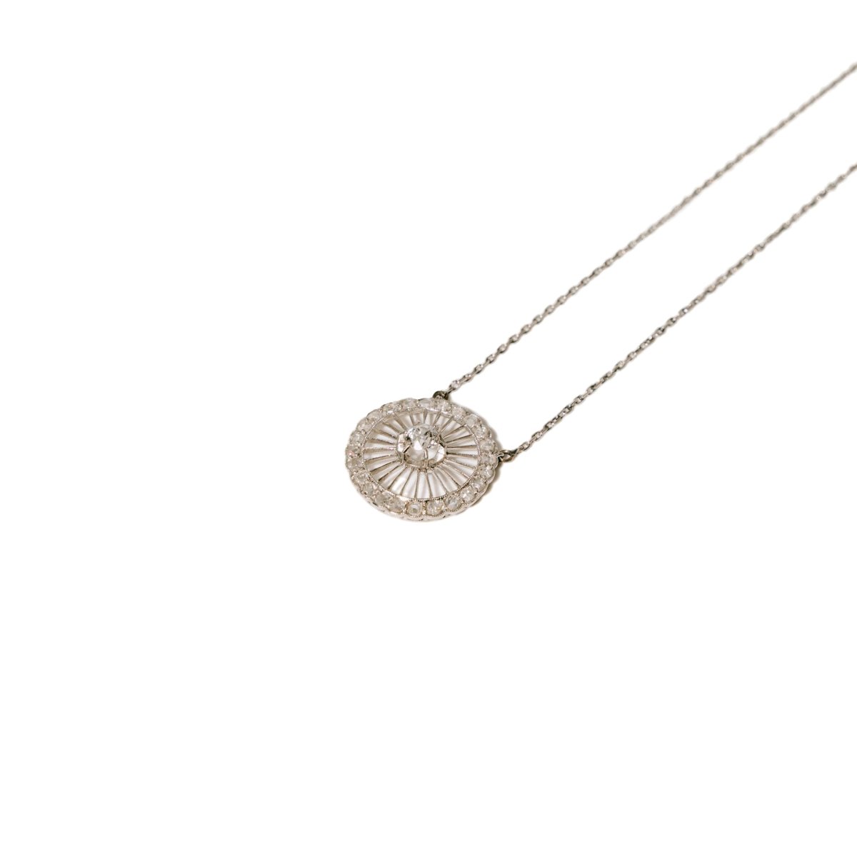 Collier Pendentif rond en platine et diamants