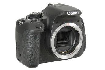 EOS 700D NU Bon état - Canon reconditionné disponible sur Darty