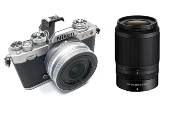 Acheter Z FC + Z DX 16-50mm f/3.5-6.3 silver + Z DX 50-250mm f/4.5-6.3 VR noir Bon état - 1187,80 € Z FC + Z DX 16-50mm f/3.5-6.3 silver + Z DX 50-250mm f/4.5-6.3 VR noir Bon état - Nikon reconditionné disponible sur Darty