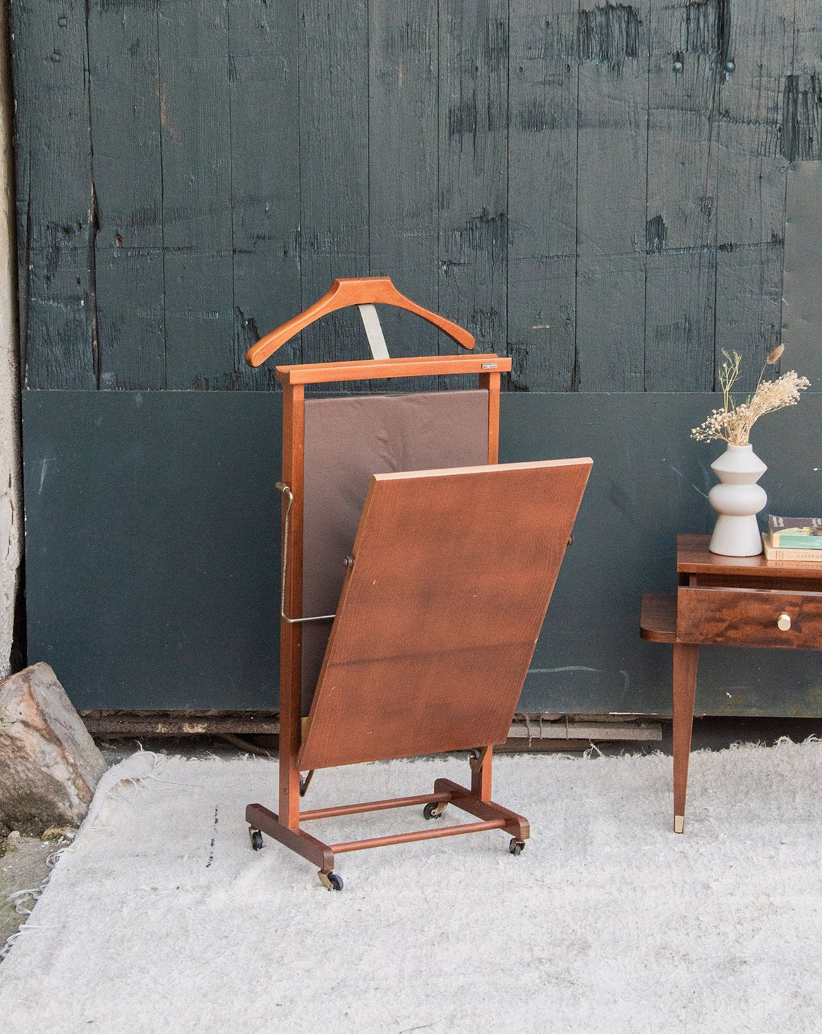 Jan, le porte vêtements en bois N°30