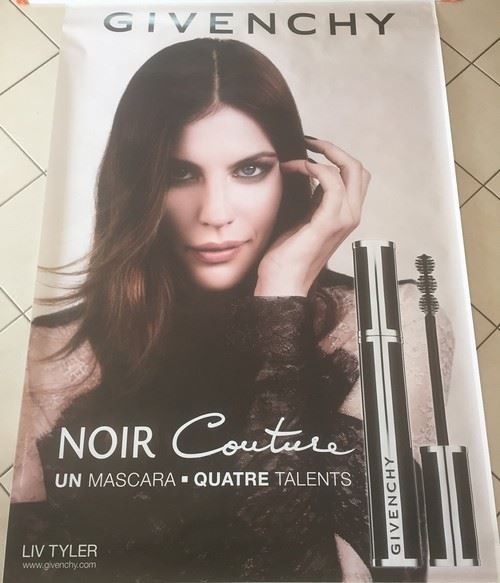Givenchy - 120x175 cm - AFFICHE / POSTER État correct - N/A reconditionné disponible sur Fnac