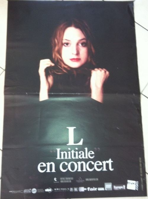 Acheter L ""initiale"" - 70x100 cm - AFFICHE / POSTER État correct - 14,99 € L ""initiale"" - 70x100 cm - AFFICHE / POSTER État correct - N/A reconditionné disponible sur Fnac
