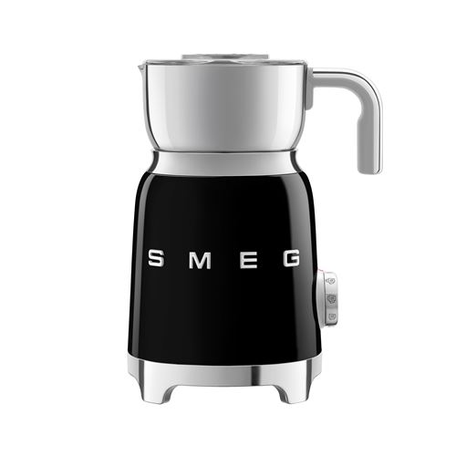 Chocolatiere ''Annees 50'', pot en acier inox, couvercle en plastique recycle ''Tritan Renew'' sans BPA avec bouchon doseur integre, systeme de chauffe induction, 6 fonctions État correct - Smeg reconditionné disponible sur Fnac