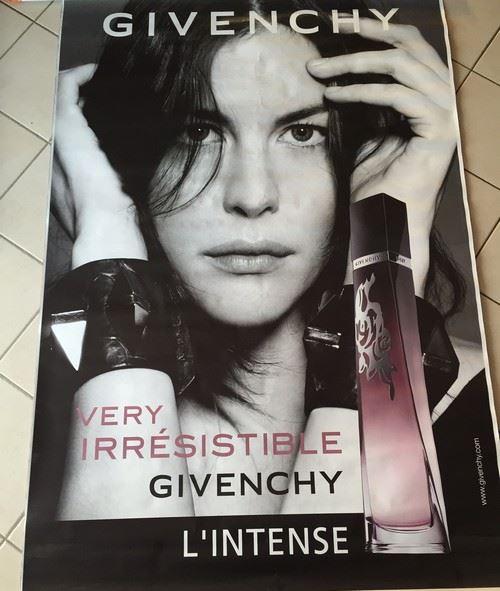 Givenchy - 120x175 cm - AFFICHE / POSTER État correct - N/A reconditionné disponible sur Fnac