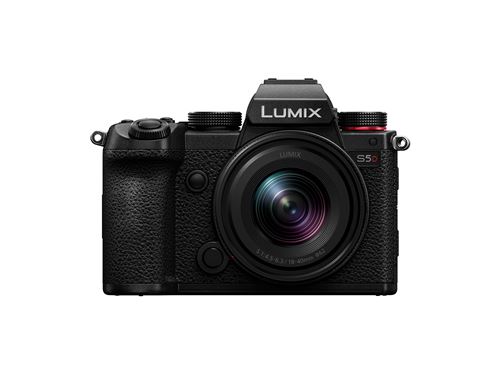 Appareil photo Hybride Plein Format Lumix S5D Noir + optique 18-40 f 4.5-6,3 État correct - Panasonic reconditionné disponible sur Fnac