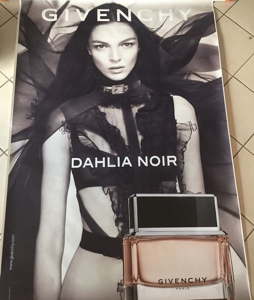 Givenchy - 120x175 cm - AFFICHE / POSTER État correct - N/A reconditionné disponible sur Fnac