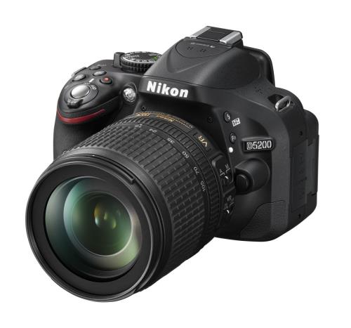 Nikon D5200 + 18-105VR État correct - Nikon reconditionné disponible sur Fnac