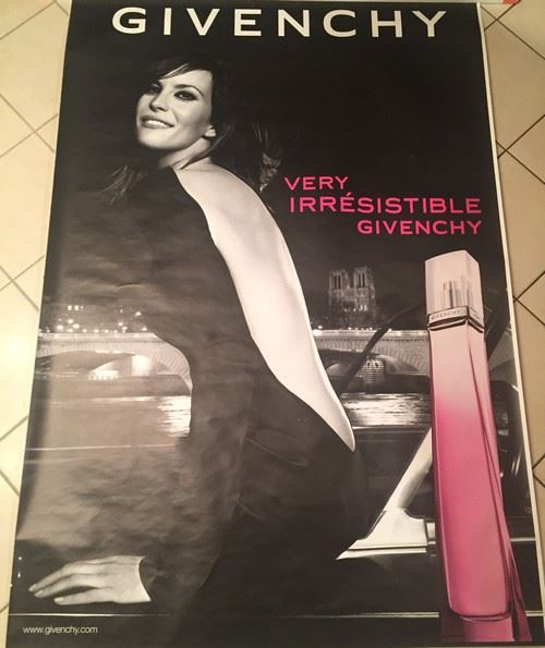 Acheter GIVENCHY - 120x175 cm - AFFICHE / POSTER État correct - 29,99 € GIVENCHY - 120x175 cm - AFFICHE / POSTER État correct - N/A reconditionné disponible sur Fnac