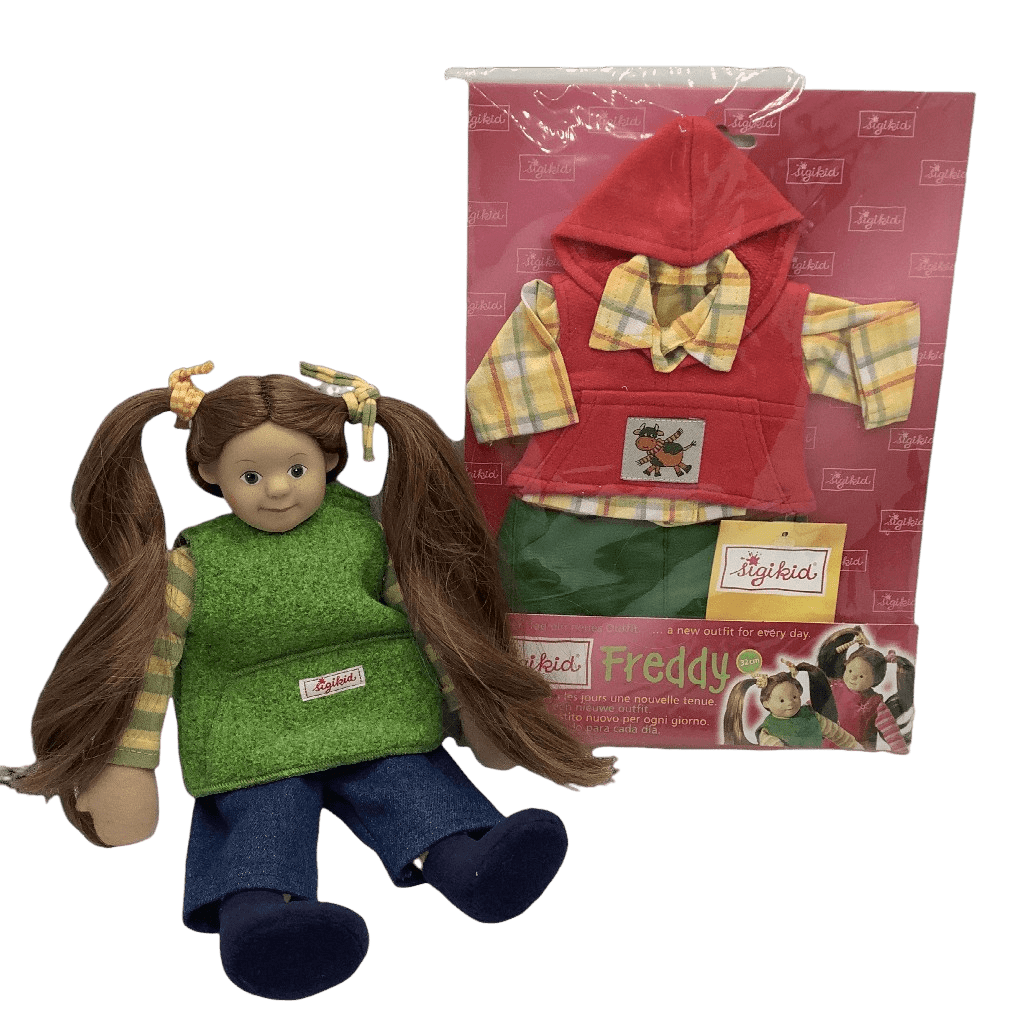 Poupée de chiffon Freddy 30cm avec son ensemble de vêtements verts