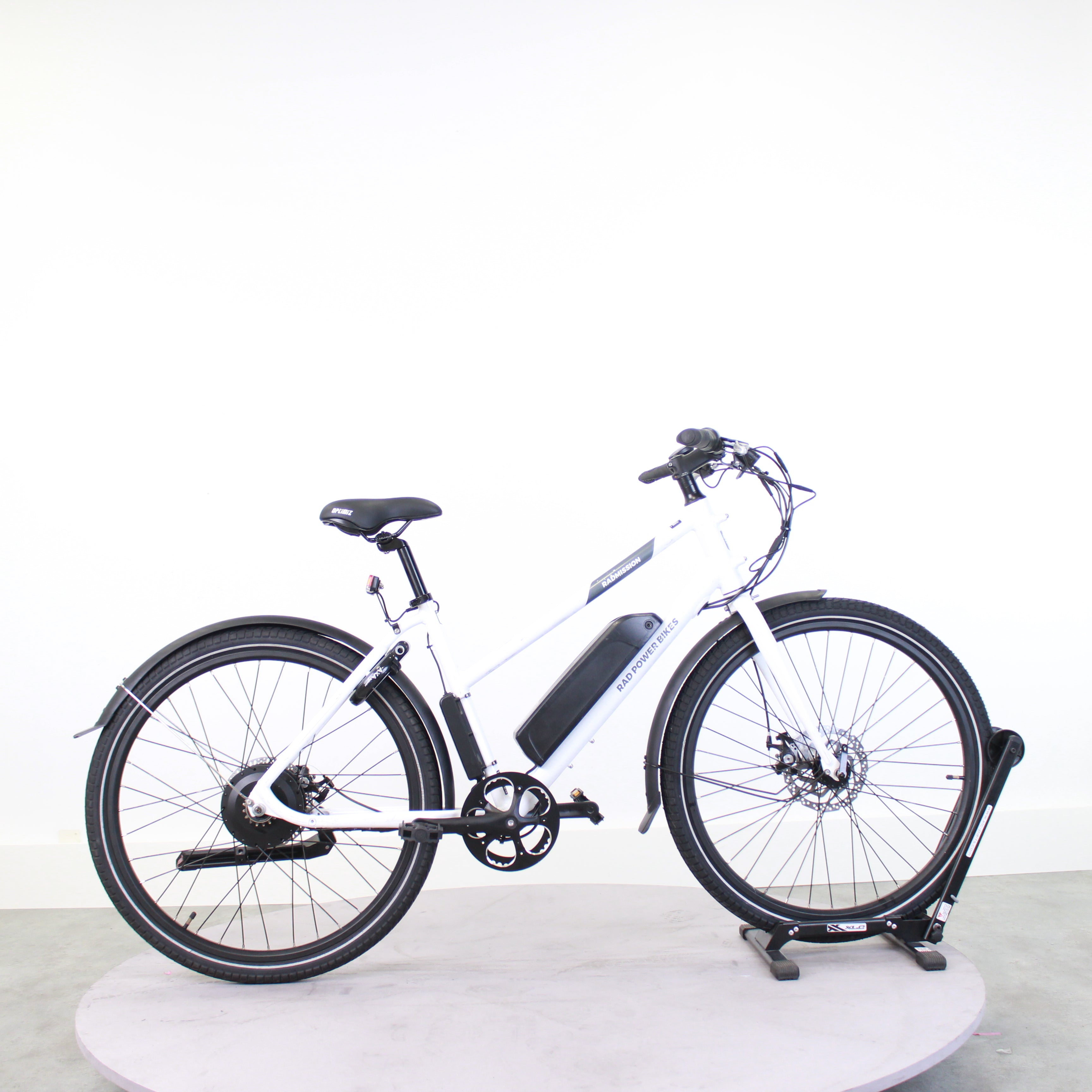 Acheter Vélo électrique Rad Power Bikes Mission (batterie neuve) - 999,00 € Vélo électrique Rad Power Bikes Mission (batterie neuve) - Rad Power Bikes reconditionné disponible sur Loewi