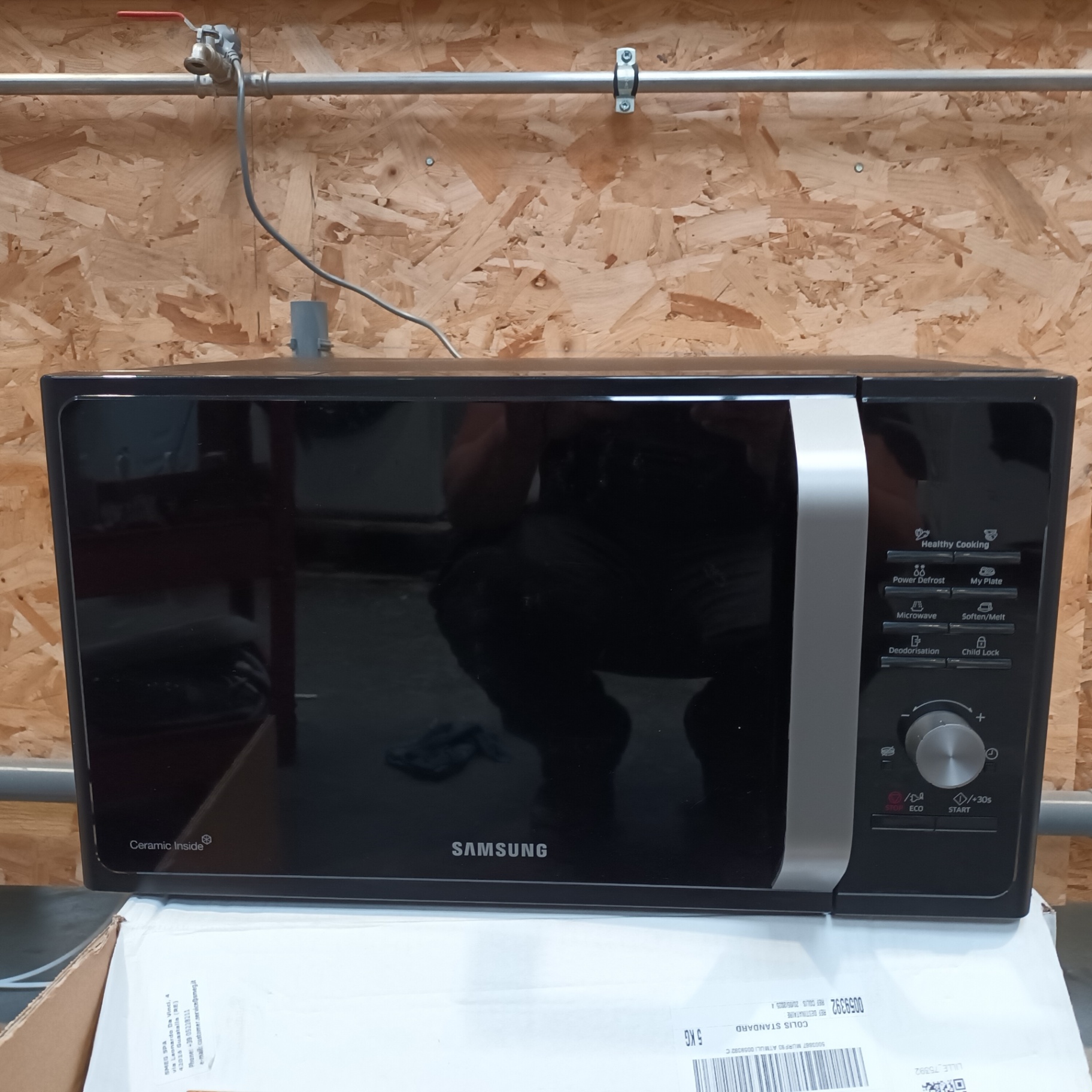 Four micro-ondes Samsung MS28B303TAK/EN Bon état -  reconditionné disponible sur Murfy