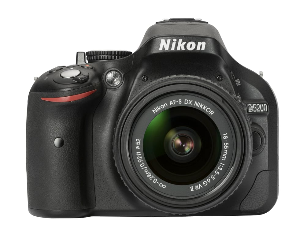 Nikon D5200 + AF-S DX NIKKOR 18-55mm Kit d'appareil-photo SLR 24,1 MP CMOS 6000 x 4000 pixels Noir - Bon état - Bon état Nikon sur Pixmania