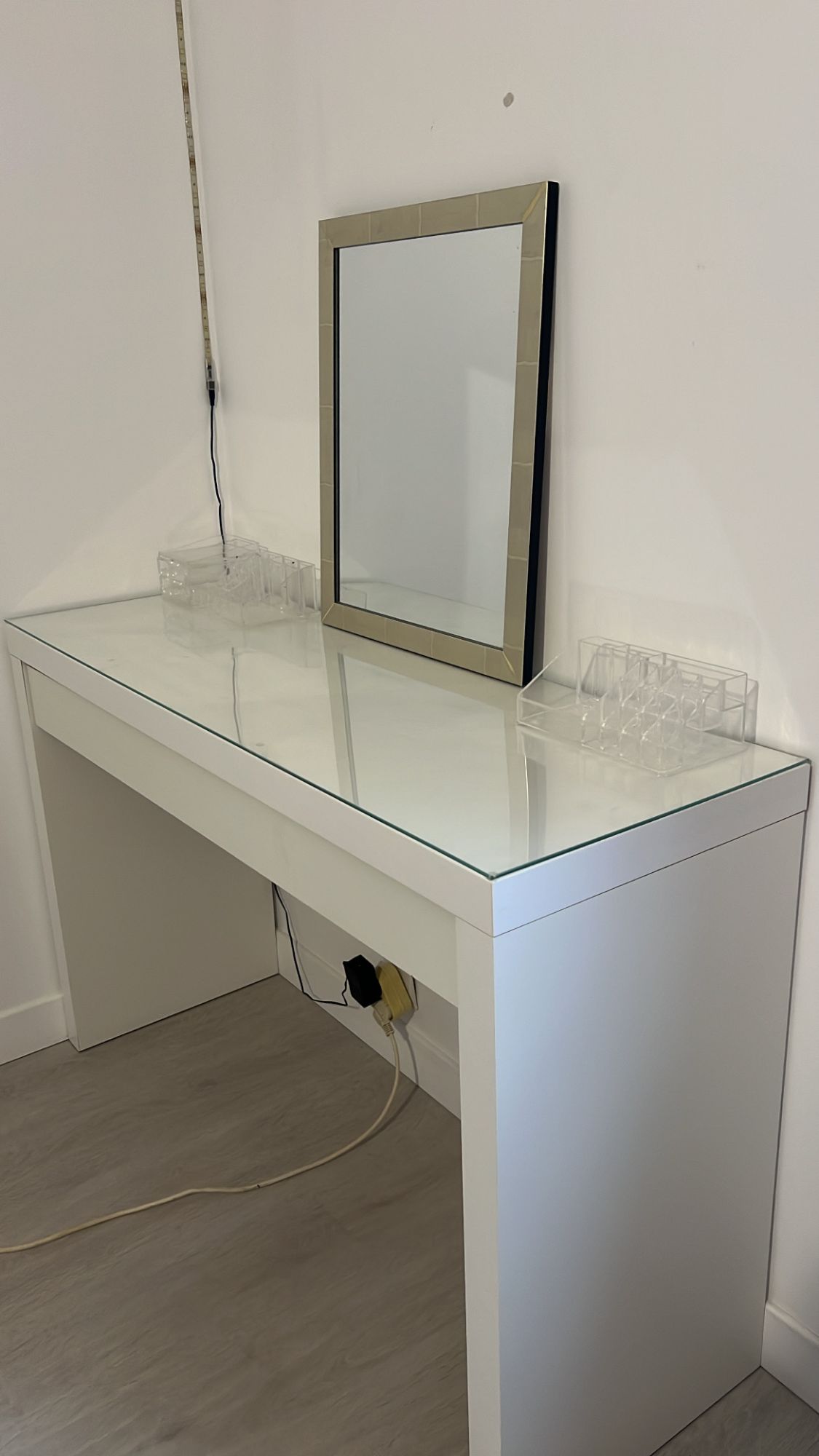 Acheter Coiffeuse Malm Ikea Bon état - 70,00 € Coiffeuse Malm Ikea Bon état - reconditionné disponible sur Rakuten