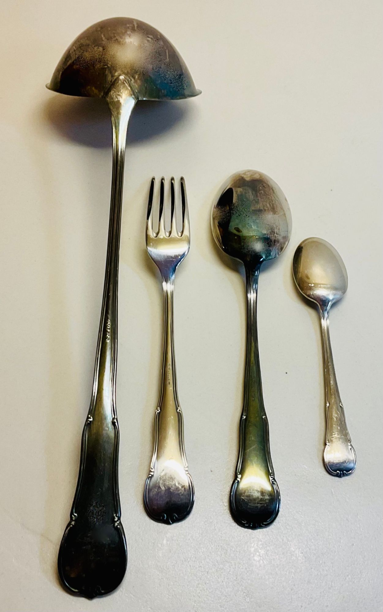 Lot De Couverts Anciens De 37 Pièces En Métal Maillechort Et Placage Argent Wmf 3200 Baroque Achetés À L'unité De 1950 À 1960, Sans Coffret - Bon état sur Rakuten