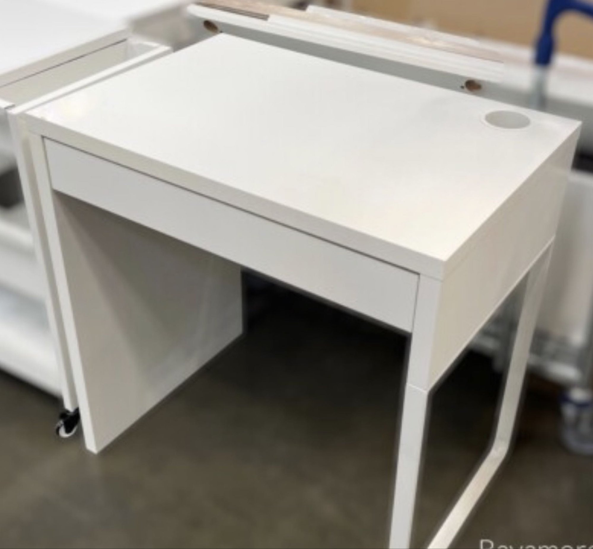Bureau Ikea Micke Bon état -  reconditionné disponible sur Rakuten