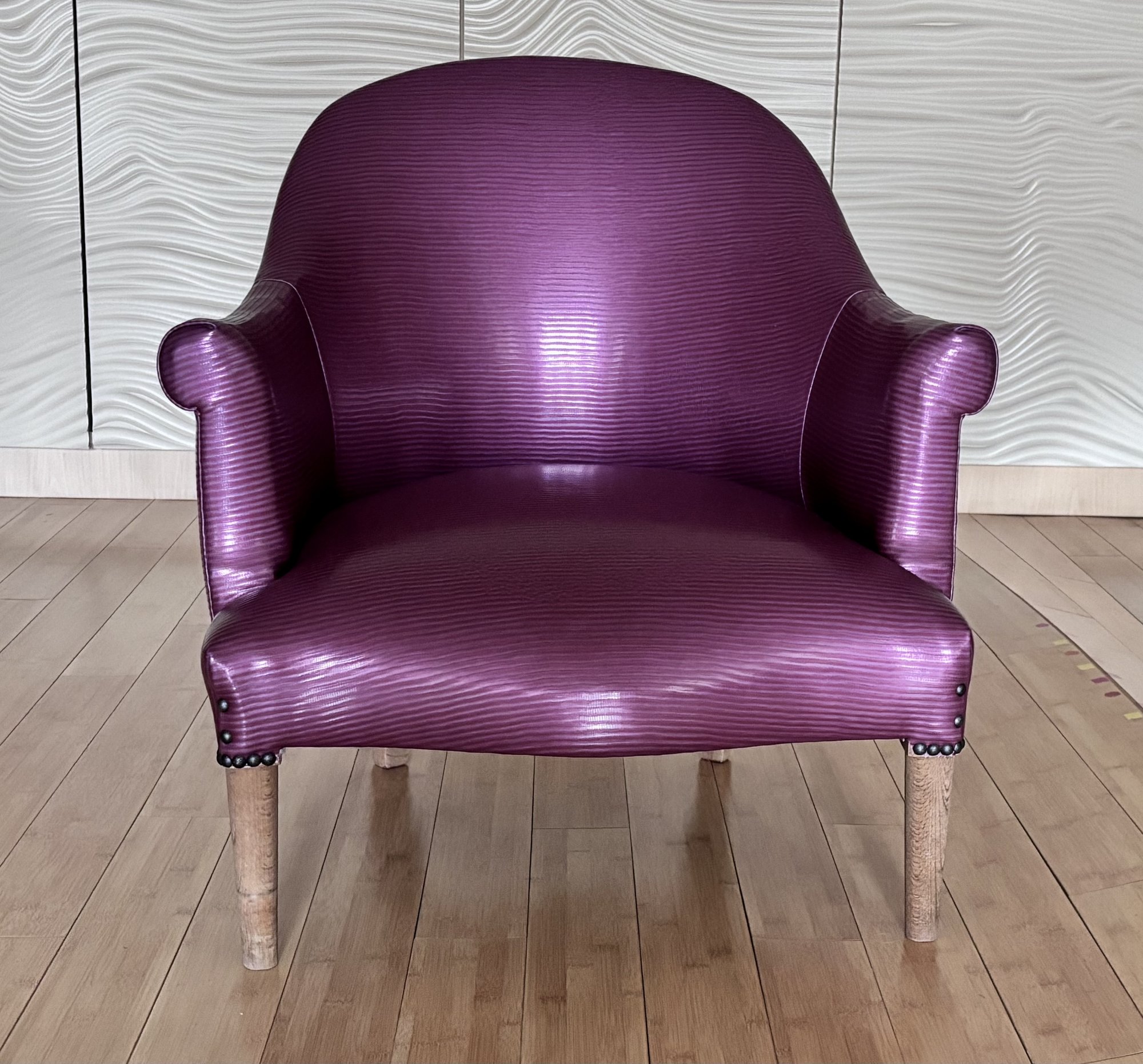 Acheter fauteuil crapaud avec accoudoir similicuir violet Bon état - 150,00 € fauteuil crapaud avec accoudoir similicuir violet Bon état - reconditionné disponible sur Rakuten