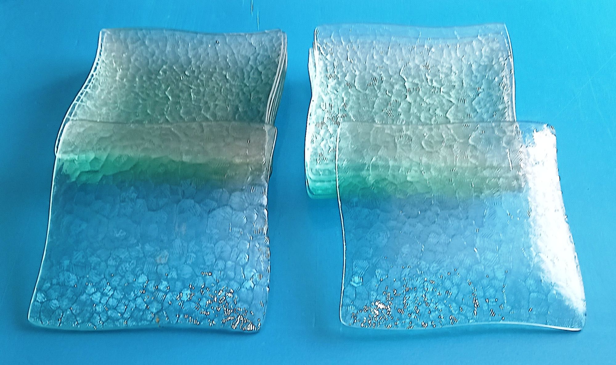 14 Assiettes De Forme Carré - Verre Transparent Martelé Granité - Assiette À Dessert Ou À Salade Ou Autre Utilisation - Epaisseur 0,4cm (Ou 4mm) Env ,Dimension 19x19cm Env Chacune (Ou 190mmx190mm) Bon état -  reconditionné disponible sur Rakuten