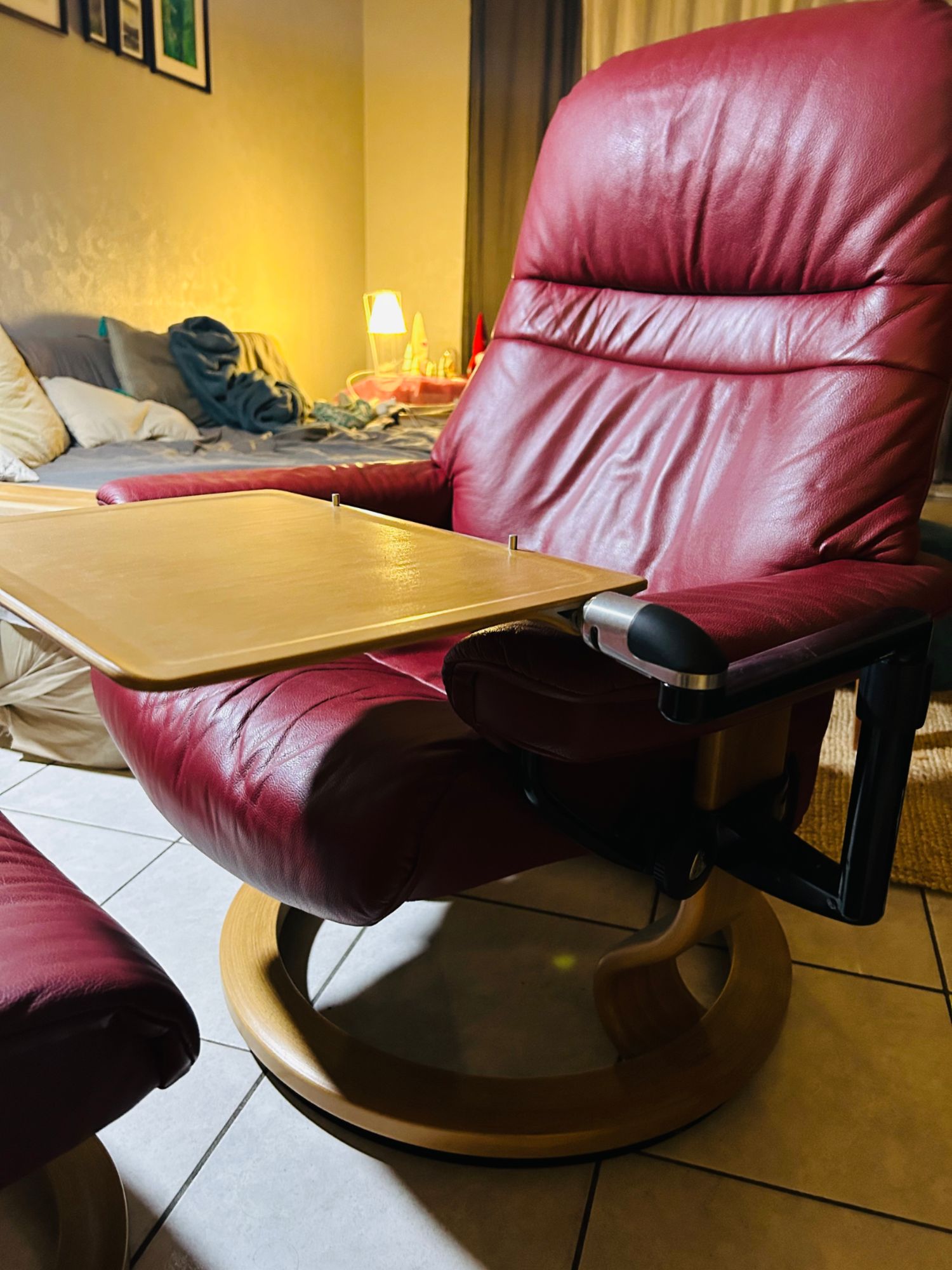 Fauteuil Stressless + Tablette Multimédia + Pouf - Bon état sur Rakuten