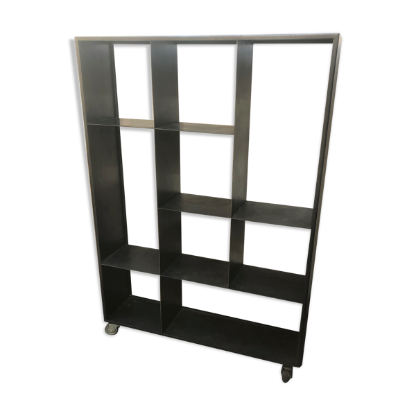 Etagère bibliothèque artisanal en acier sur roulettes industrielle - Bon état sur Selency