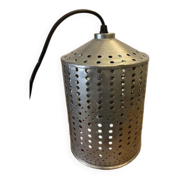 Suspension lampe industrielle en métal gris perforé