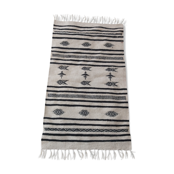 Tapis kilim blanc et noir motifs berbères - Bon état sur Selency
