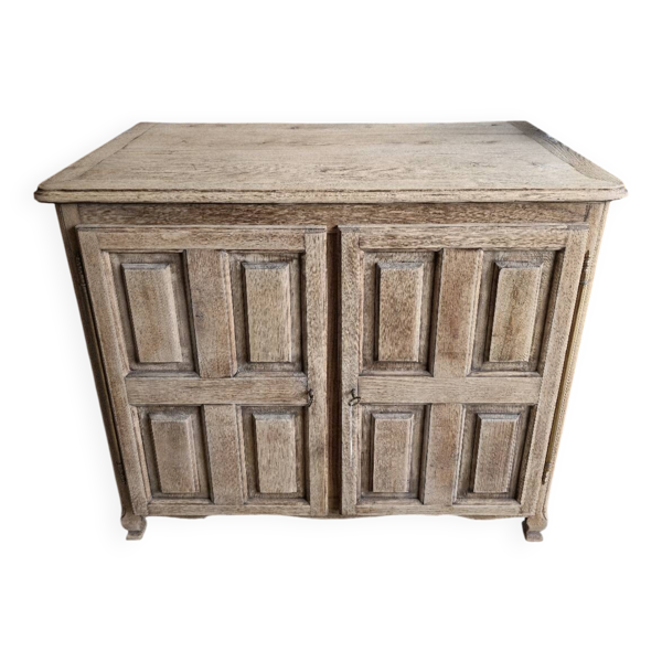 Buffet en bois massif et brut