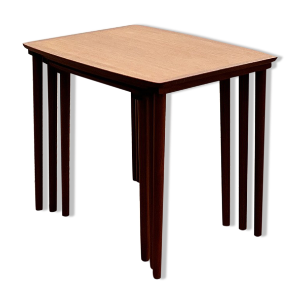 Ensemble de tables gigognes danoises en teck du milieu du siècle, tables basses ou canapés, Denkmark1950s - Bon état sur Selency