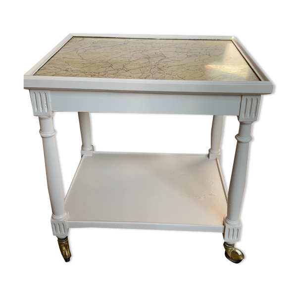 Table d’appoint sur roulettes
