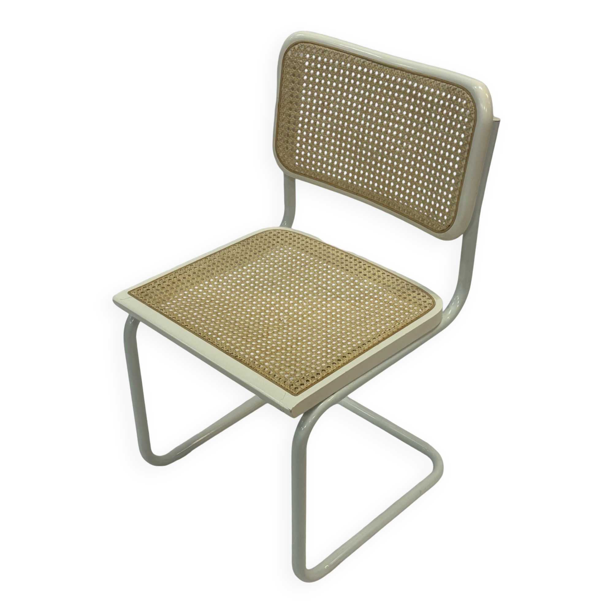 Chaise design Cesca modèle b32 en blanc