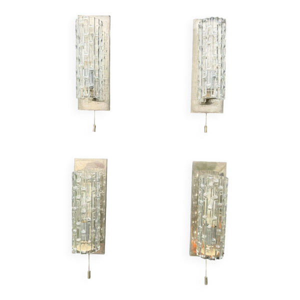 Suite de 4 appliques 1970 en verre givré et métal chromé XXe