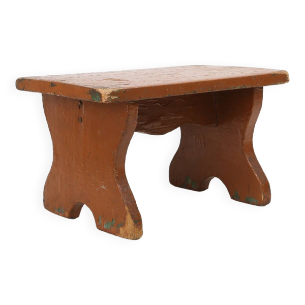 Tabouret d'église bas rustique français en bois peint en terre cuite, vers 1900