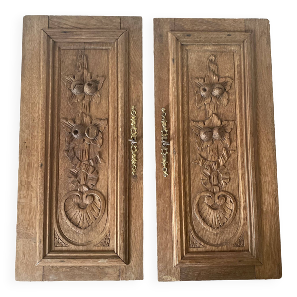 Portes de placard anciennes en bois sculpté