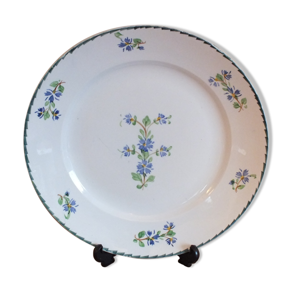 Plat rond en Terre de fer décor bleuets