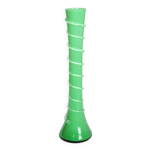 SOLIFLORE EN OPALINE VERTE TORSADÉ - FAIT MAIN - Bon état sur Selency