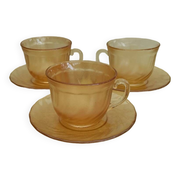 Tasses Arcoroc avec soucoupes