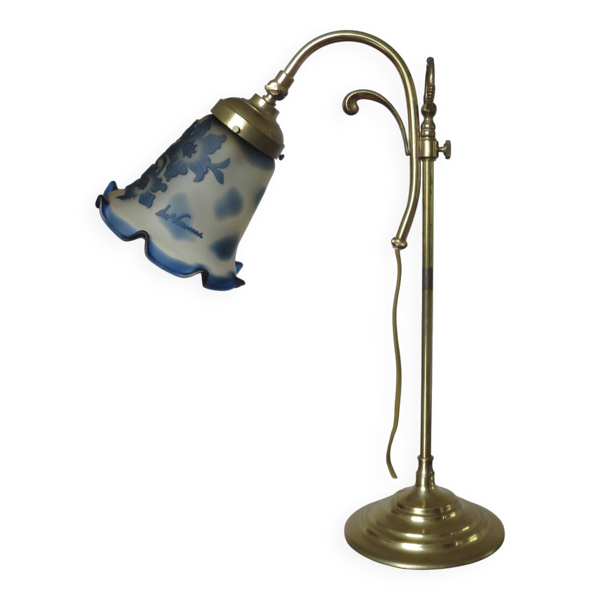 Lampe de style art nouveau, verrerie de Vianne et laiton