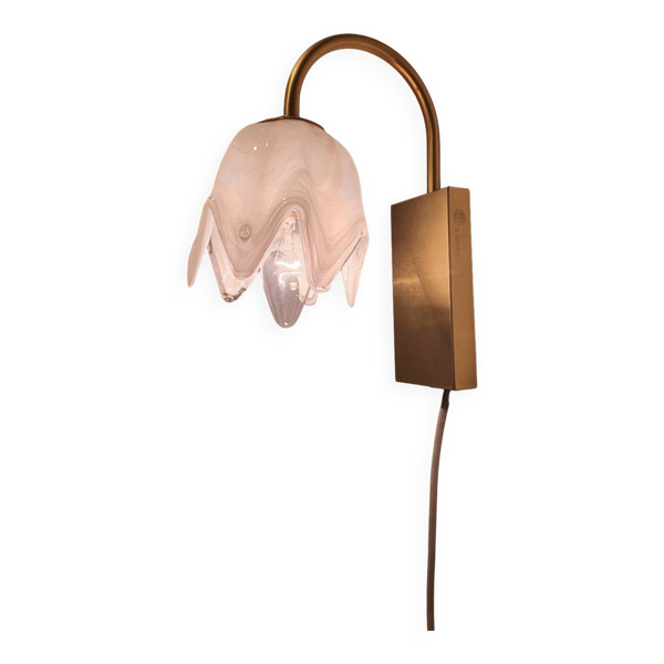 Applique murale blanche en verre de Murano de forme organique florale de tulipe sur base dorée lampe en verre artisanal vintage art déco - Bon état sur Selency